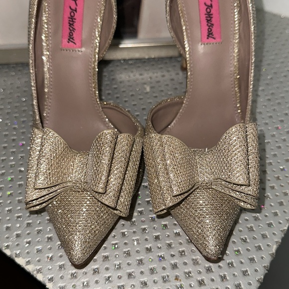 PRICE IS FIRM: Betsey Johnson Women's PRINCE d'Orsay Pump in Shimmery Gold - Picture 5 of 8